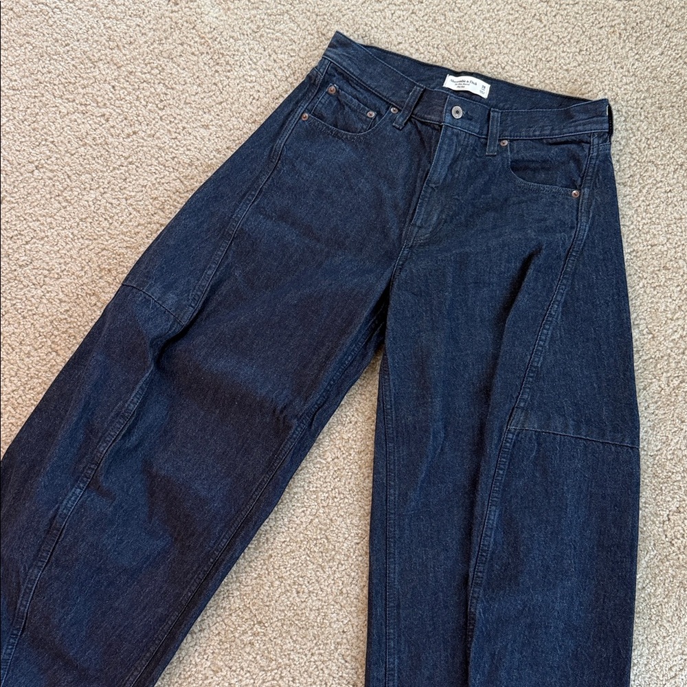 Abercrombie & Fitch The Ultra Barrel Mid Rise Jeans - Picture 8 of 13